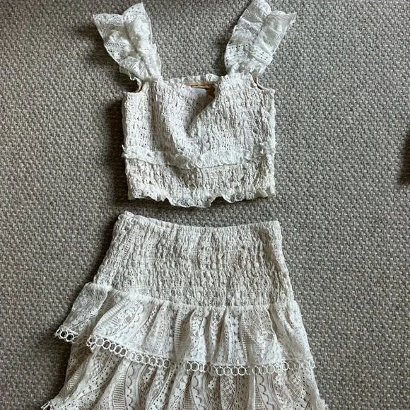 SAYLOR two piece white lace set (sold as a pair) - Picture 2 of 6